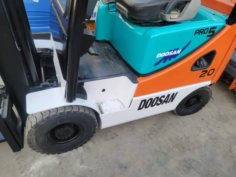 Doosan 2 Ton Diesel Forklift Lifter Forklifter for Sale in Karachi Pak 5