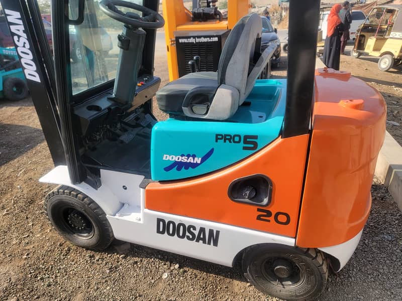 Doosan 2 Ton Diesel Forklift Lifter Forklifter for Sale in Karachi Pak 19