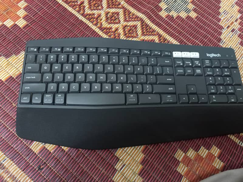 Logitech MK850 Bluetooth Keyboard Mouse Multi Device 1
