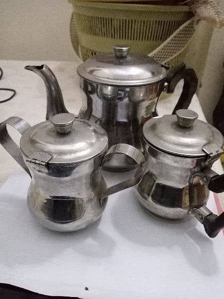 Tea pots   3 pieces 0