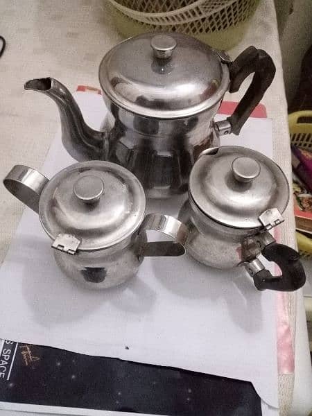 Tea pots   3 pieces 4