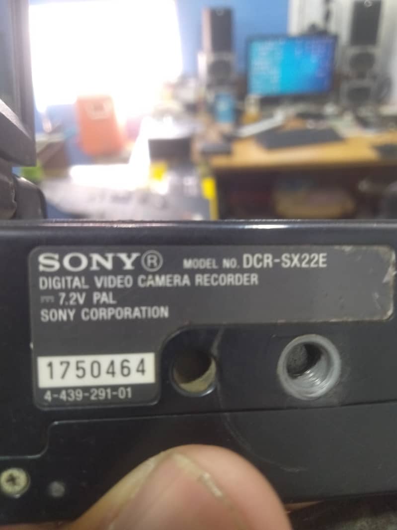 DIGITAL VIDEO CAMERA WITH CHARGER SONY DCR SX 22E 4