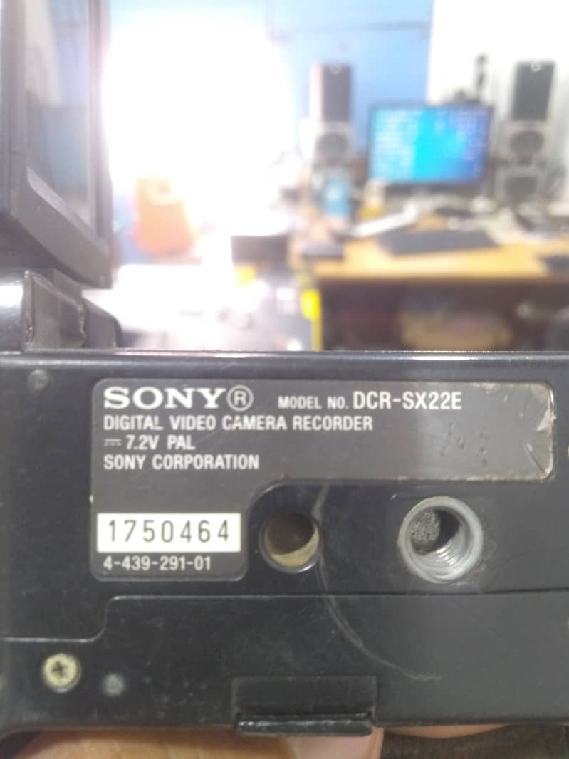 DIGITAL VIDEO CAMERA WITH CHARGER SONY DCR SX 22E 5