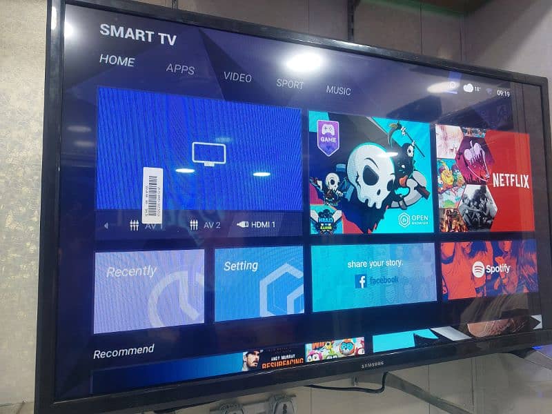 30 INCH Q LED TV SAMSUNG 4K UHD IPS DISPLAY 3 YEAR WARaNTY 03221257237 3