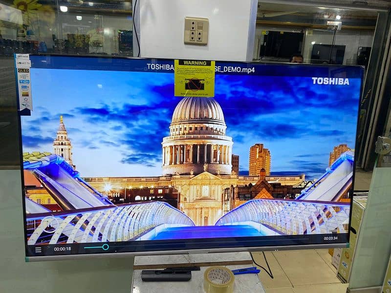 30 INCH Q LED TV SAMSUNG 4K UHD IPS DISPLAY 3 YEAR WARaNTY 03221257237 4