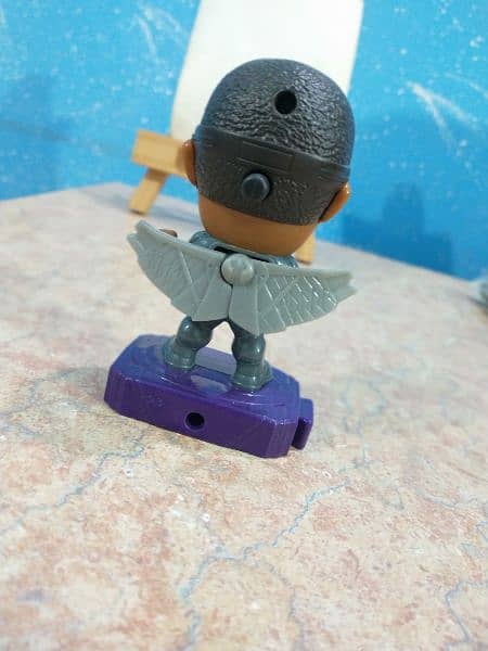 Action Figure Falcon Toy 2