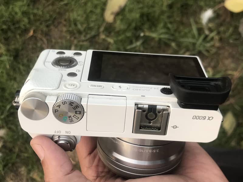 a6000 sony With kit lense camera Special edition White 8