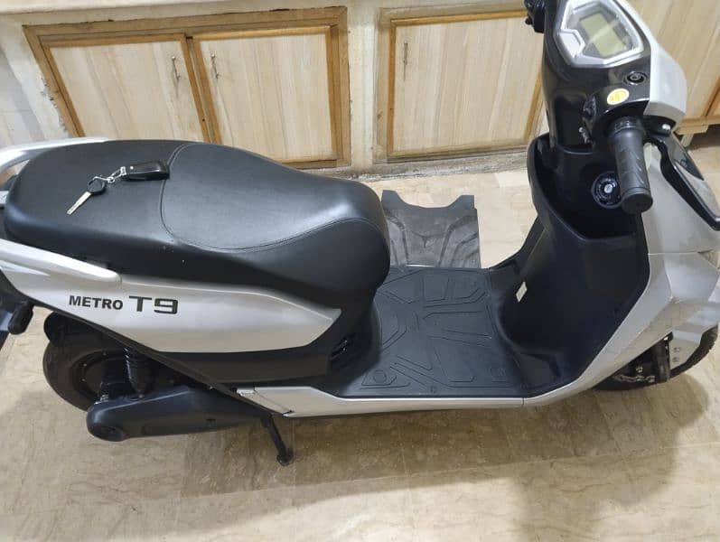 METRO T9 ELECTRIC SCOOTERS 2