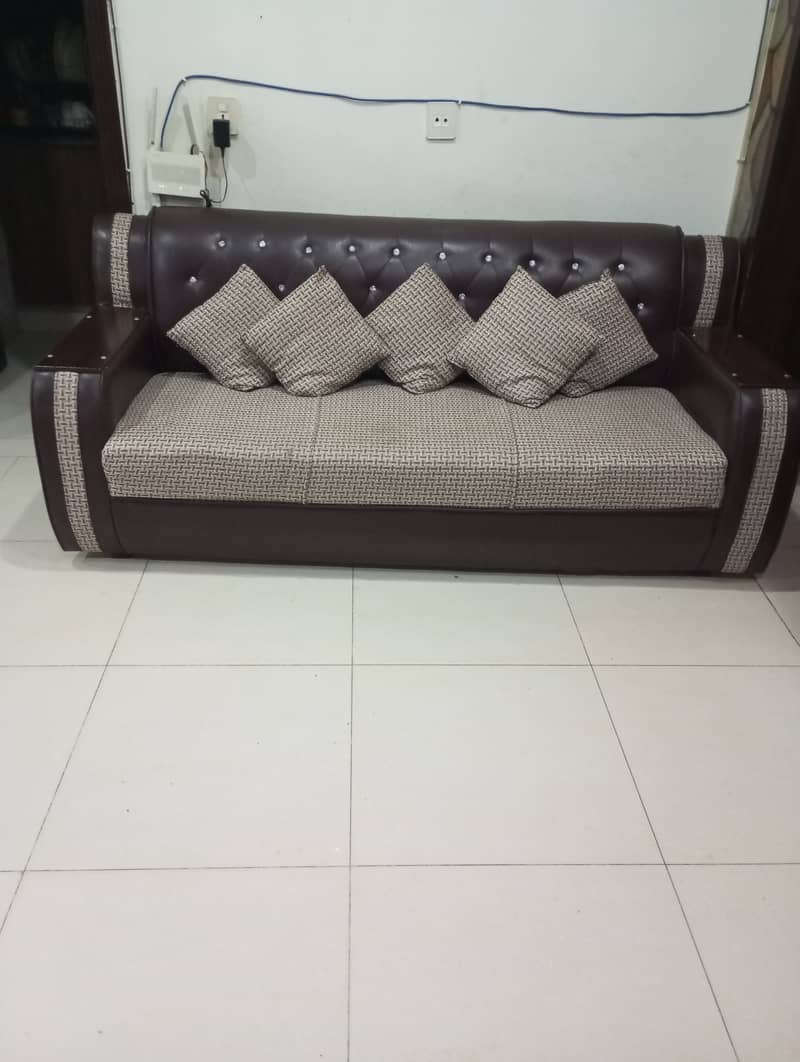 compact  and stylish Sofa set for sale 1