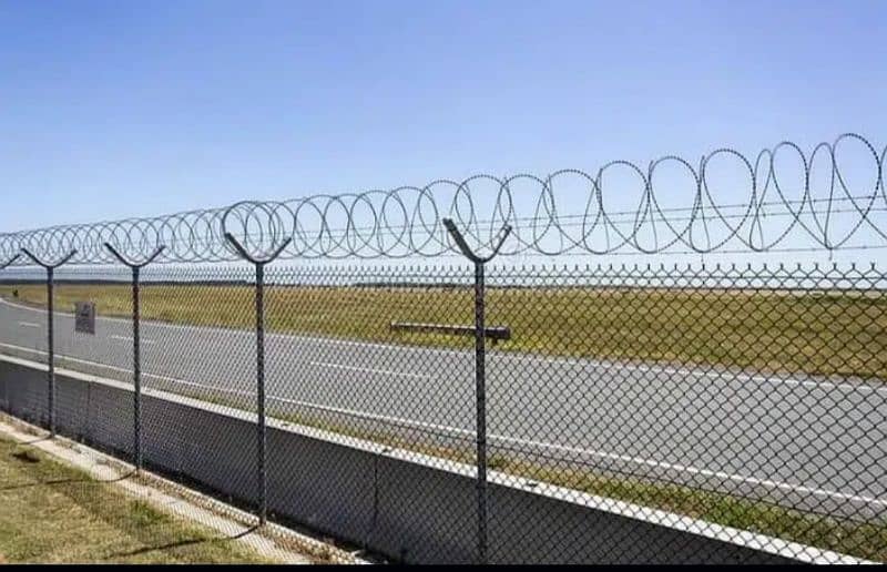 Razor Wire / Chain Link Fence / Barbed Wire Mesh / Powder Coating 1