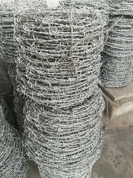 Razor Wire / Chain Link Fence / Barbed Wire Mesh / Powder Coating 16