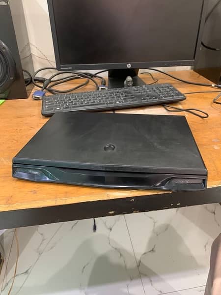 Dell Alienware M14x R2 i5 3rd generation gaming laptop. 9
