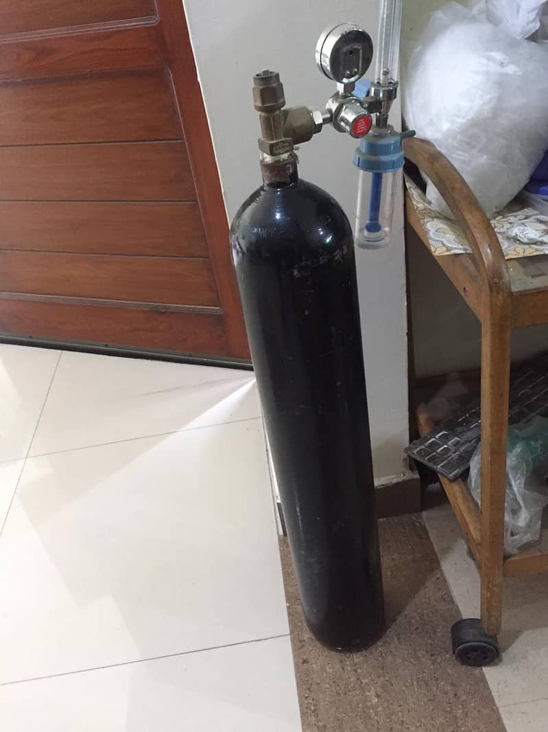 Oxygen Cylinder on Sell 2