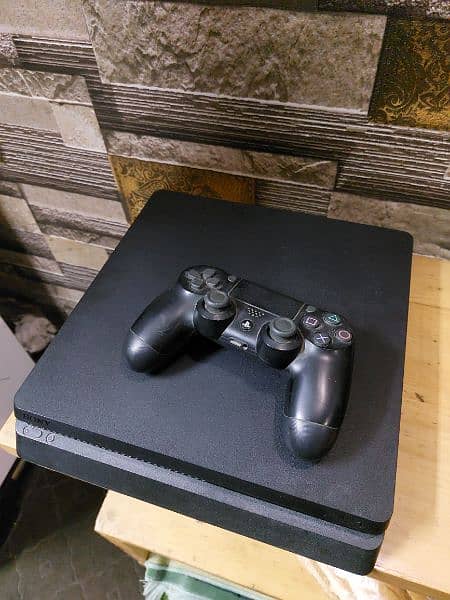 PS4 slim  with 7 games , 500GB and 2 controllers 0