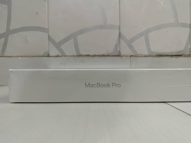 Macbook Pro M3 Pro 2023 14.2 18/512 - Space Black - MRX33LL - Pakistan 1