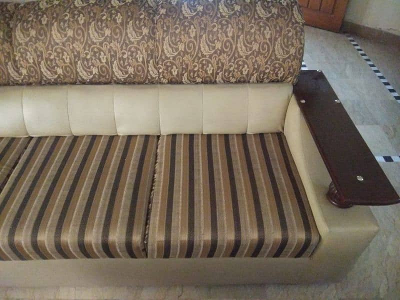 Leather Sofa Set| 6 Seater| For Sale in Lahore 1