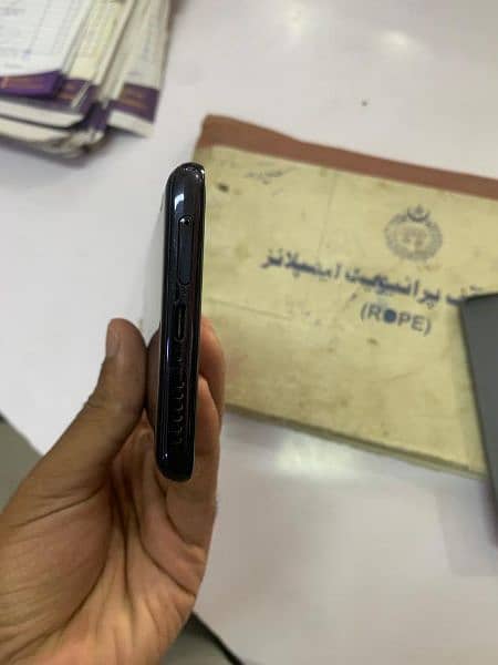 moto edge 30 pro 8gb 128gb non pta small dot in display 5