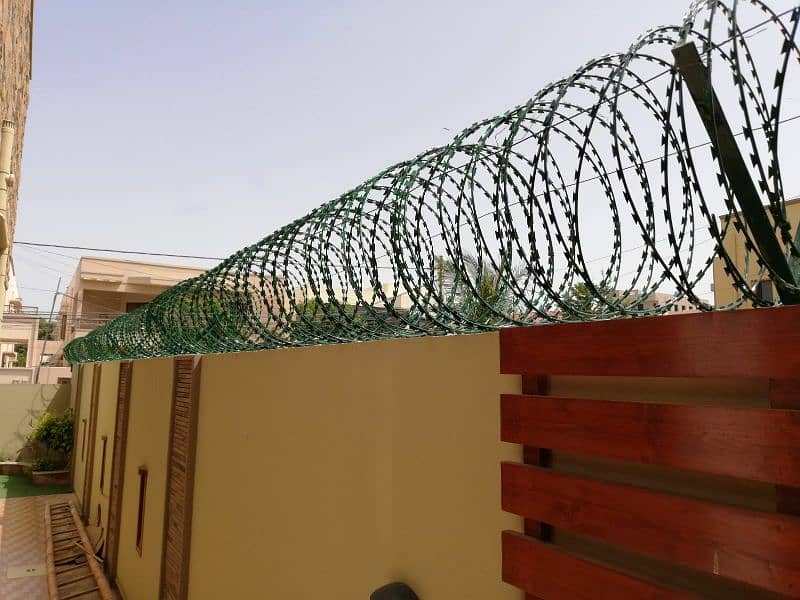 Best Fence Installation in Pakistan - Crimped Mesh - Jali - Razor wire 8