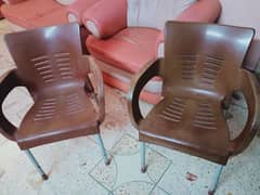 2 chairs ka pair available hai for sale