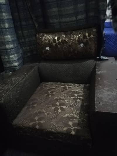 7 seater sofa set(set of 3 seats, 2 seats and 1 seat)
