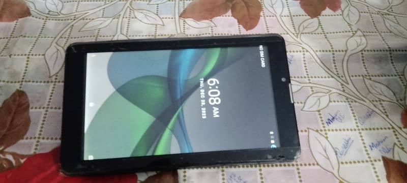 Q tab in used condition daba and charger both 2sim and SD card 0