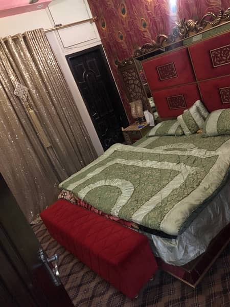 bed set mehroon and golden color use like a new condition 2