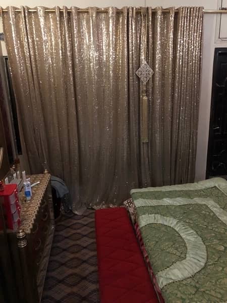 bed set mehroon and golden color use like a new condition 3