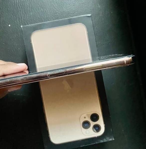 Iphone 11 pro max dual physical 5