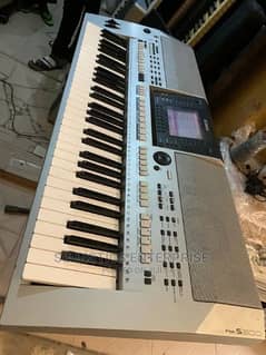 Yamaha PSR s900 professional keyboard piano usb indian style mic efect