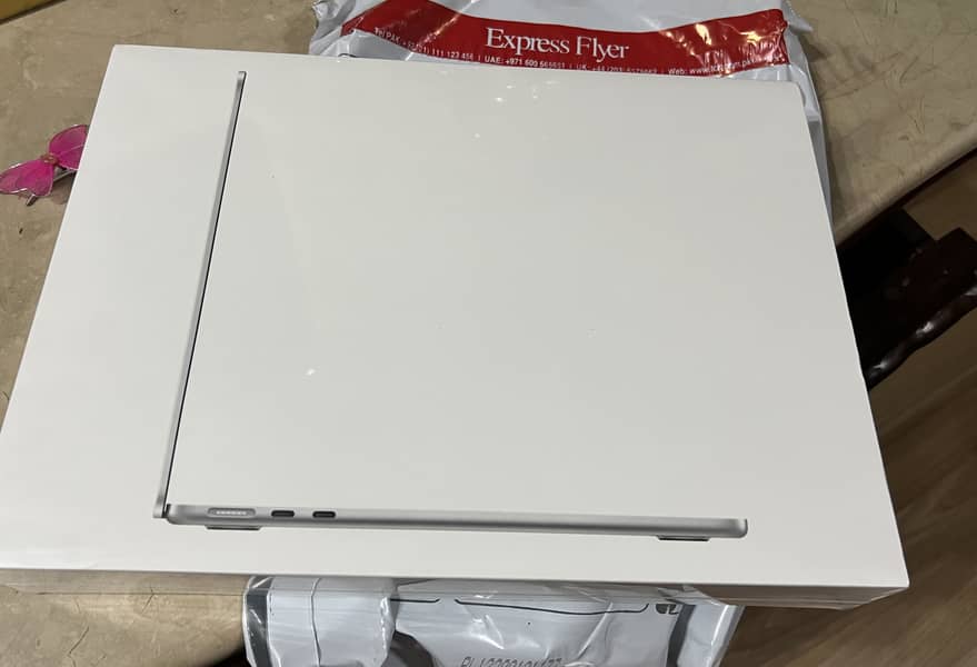 Apple 2022 MacBook Air Laptop with M2 chip: 13.6-inch Liquid Retina  Display, 8GB RAM, 256GB SSD Storage, Backlit Keyboard, 1080p FaceTime HD  Camera.