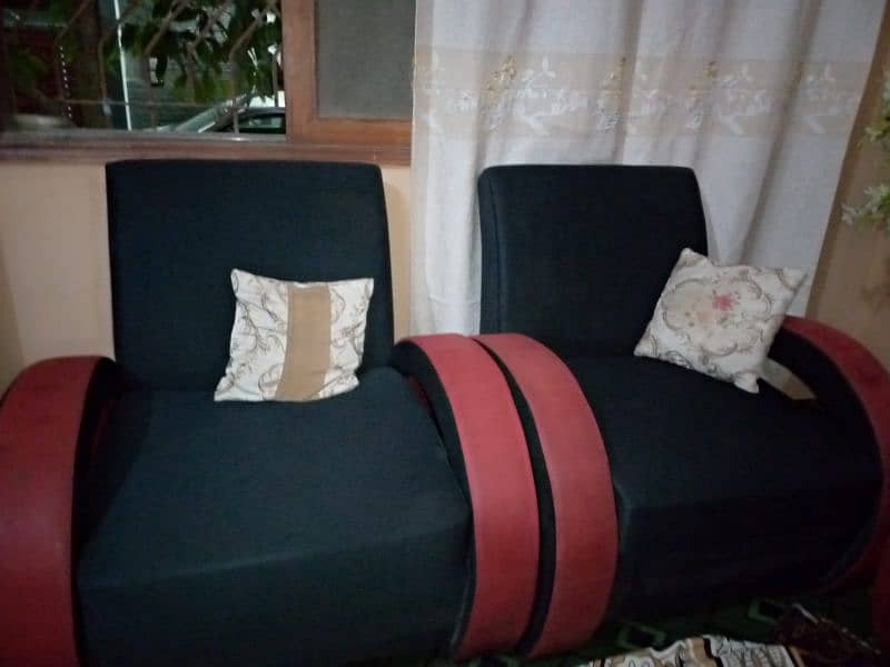 5 Seater Sofa Set With Center Table Good Condition 3
