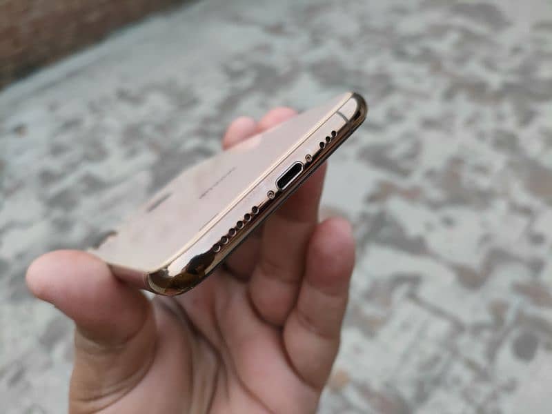 iPhone XS - 64GB - Non PTA - Gold 3