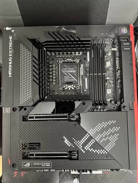 Asus Rog Maximus Z690 Extreme Combo 12700KF with Box TriedentZ 7800MHZ 4