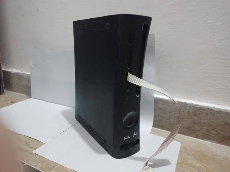 Xbox 360 with 100game's built-in @ 35,000 4