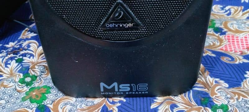 Behringer MS-16 Studio Monitors 2