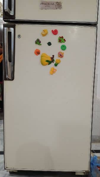 National Refrigerator 18 cu-feet | 2 doors | Fridge and freezer 3