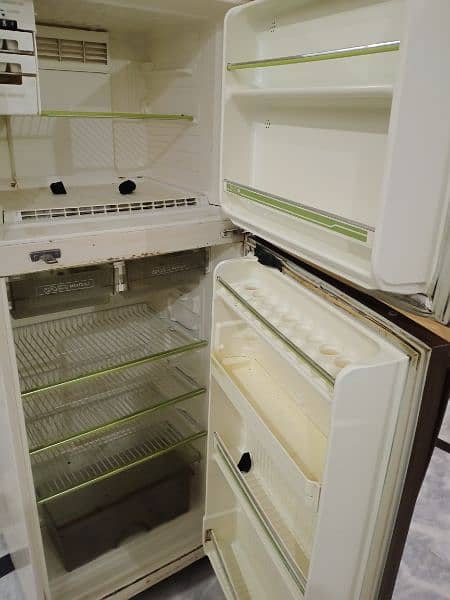 National Refrigerator 18 cu-feet | 2 doors | Fridge and freezer 7