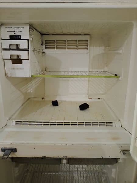 National Refrigerator 18 cu-feet | 2 doors | Fridge and freezer 8