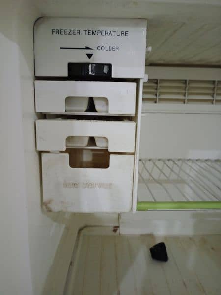 National Refrigerator 18 cu-feet | 2 doors | Fridge and freezer 11