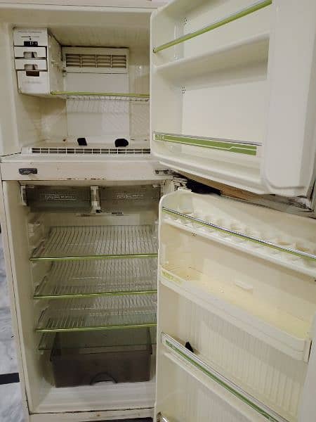 National Refrigerator 18 cu-feet | 2 doors | Fridge and freezer 14