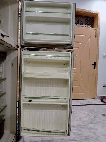 National Refrigerator 18 cu-feet | 2 doors | Fridge and freezer 15