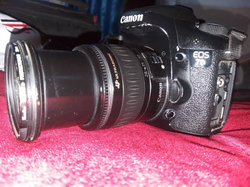 Professional DSLR Canon 7D 1