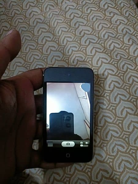 Apple Ipod Touch with camera 16GB 5