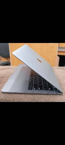 MacBook Pro 2018 2019 Core i5 / i7 8GB / 16GB 256GB/ 512GB 13" Display 7