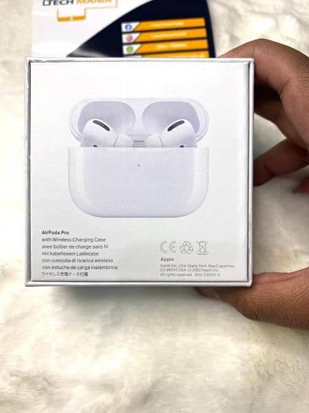 box pack imported earbuds,with wiless charger and silicon case 1