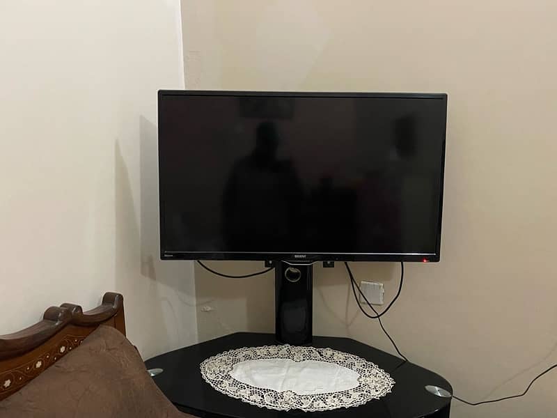 Orient 40 inch Led with Glass Trolley Set for sale in reasonable price 2