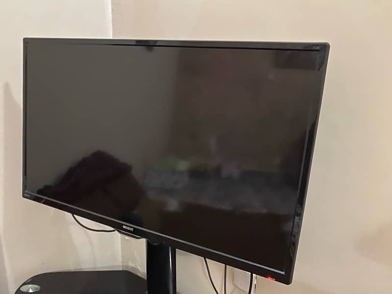 Orient 40 inch Led with Glass Trolley Set for sale in reasonable price 5