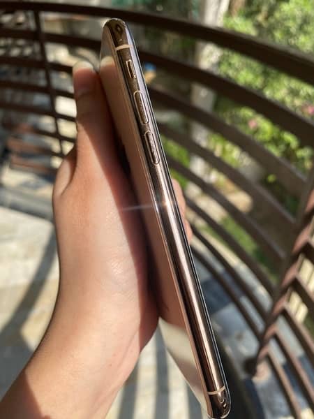 iphone XS Gold with box 5