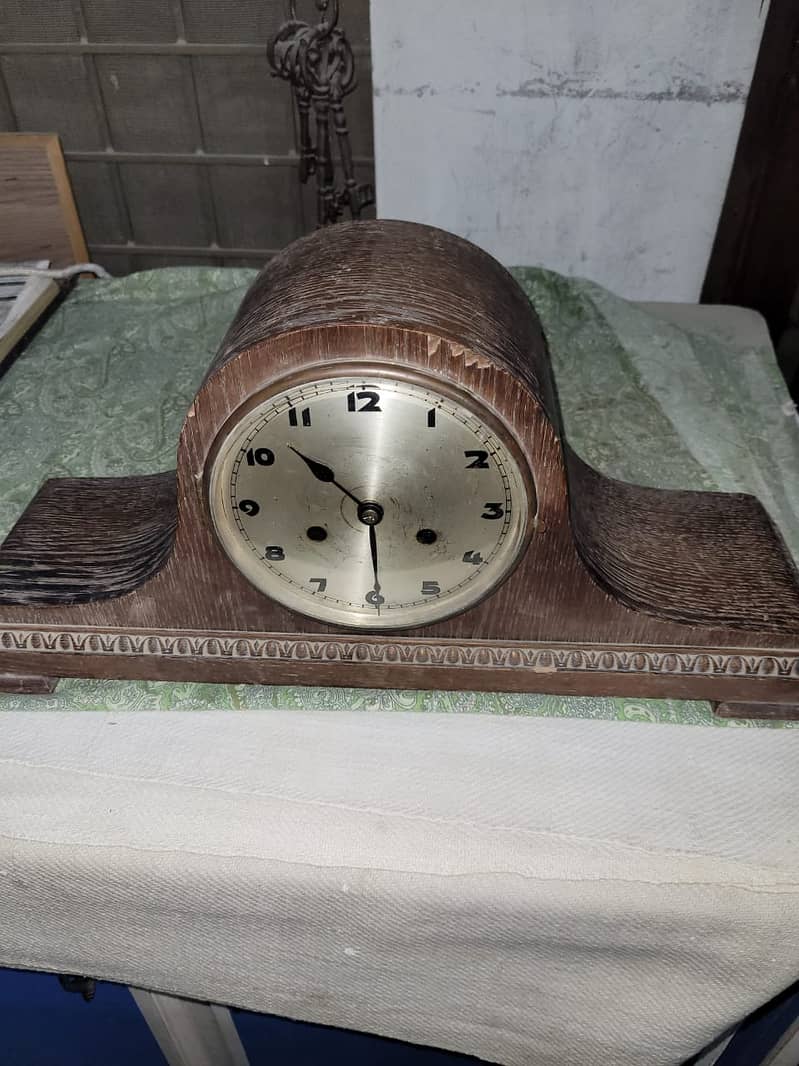 ANTIQUE WORLD PRESENTS AUNIQUE WALL CLOCK ANOSONIA USA IN WORKING 17