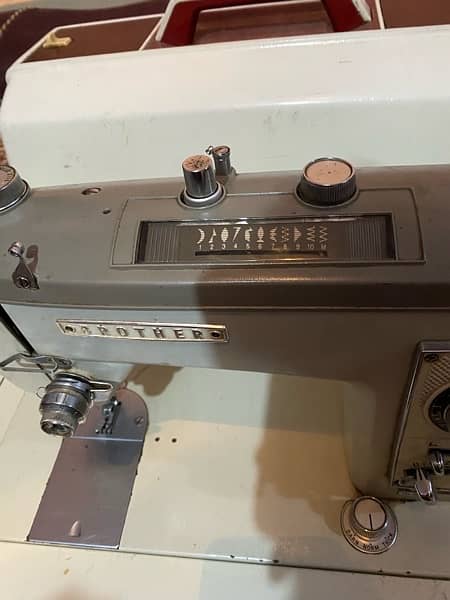 Brother sewing machine Model ZU2 B680 2